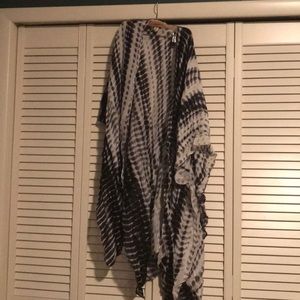 Black and white wrap